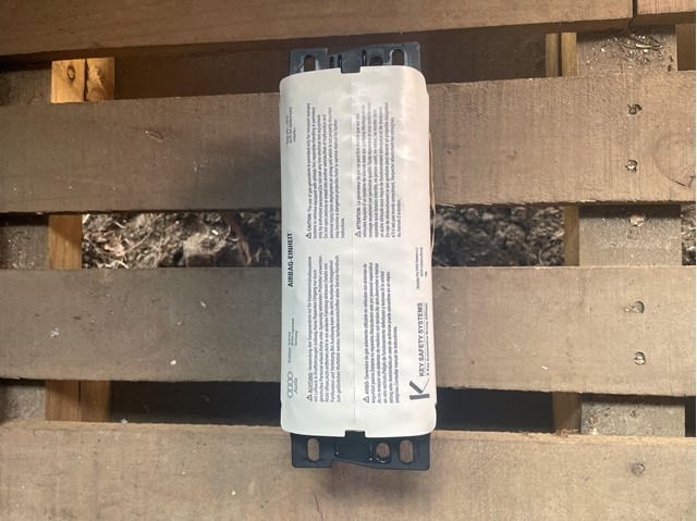 Установка подушки безпеки пасажира 8T0880204D VAG