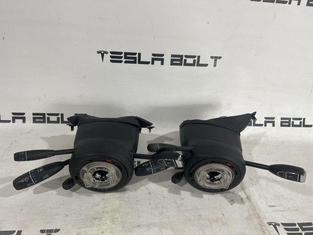 Перемикачі 100847100A TESLA