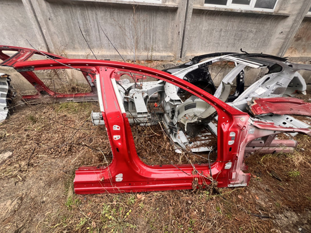 Стійка центральна, права 1024205S0B TESLA