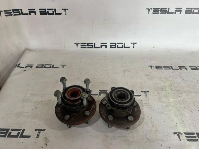 Підшипник в зборі з маточиною передній 102717000B TESLA
