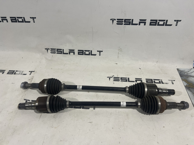 Привід задній 104416100D TESLA