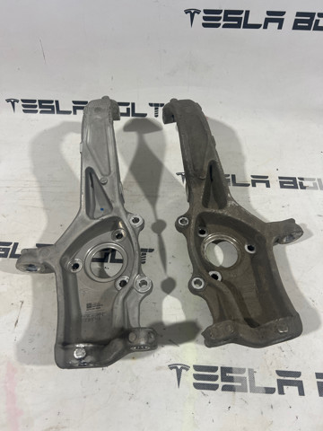 Цапфа поворотного кулака 104431600E TESLA