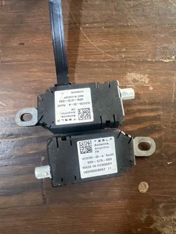 Підсилювач сигналу антени 107973500A TESLA