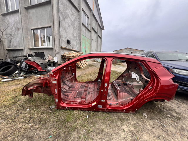 Боковина кузова ліва 42781084 GM