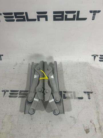 Шарнір капота правий 600673700E TESLA