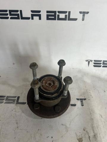 Маточина (передня) 600704000A TESLA