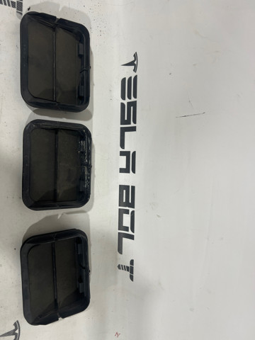 Решітка вентиляційна задня 6007556 TESLA