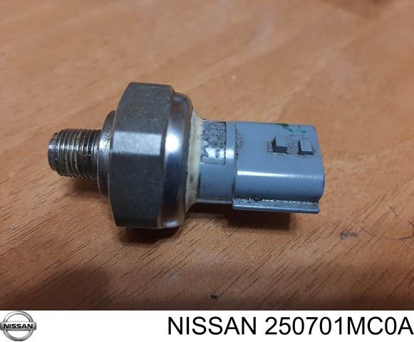 Датчик тиску масла двигуна 250701MC0A NISSAN