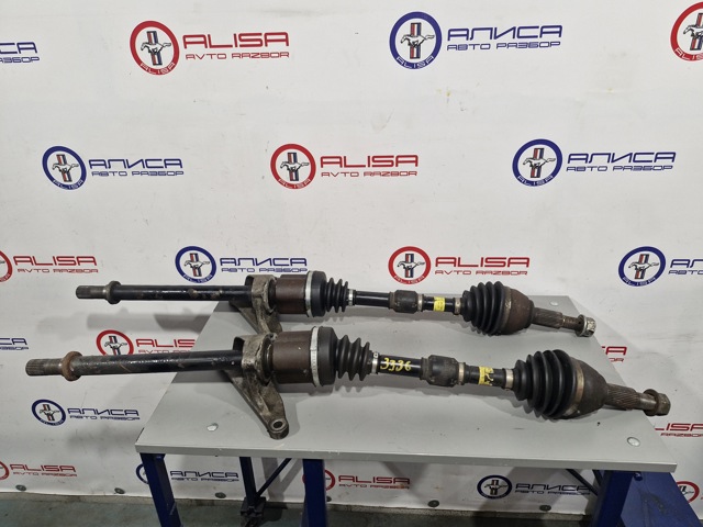 Піввісь передня, права 391003NT0A NISSAN