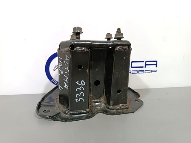 Кронштейн підсилювача переднього бампера 622113TA0A NISSAN