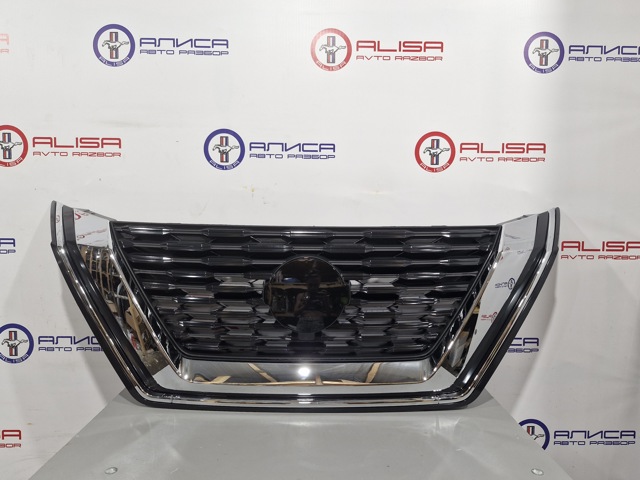 Захисна решітка радіатора 623106RR0A NISSAN