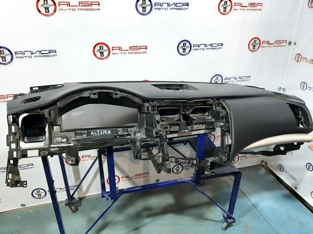 Передня панель 682009HT0A NISSAN