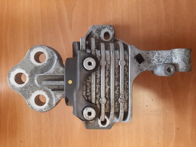 Подушка (опора) двигуна, ліва 68245568AA CHRYSLER