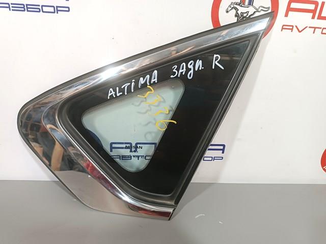 Скло багажного відсіку, праве 833003TA1A NISSAN