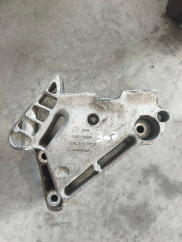 Кронштейн подушки (опори) двигуна, правої 04L199207 VAG