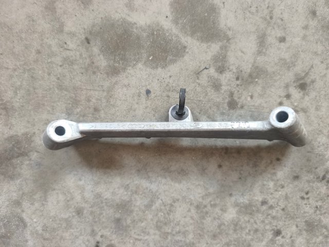 Кронштейн впускного колектора 06L129723C VAG
