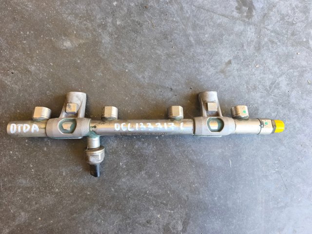 Розподільник палива 06L133317L VAG