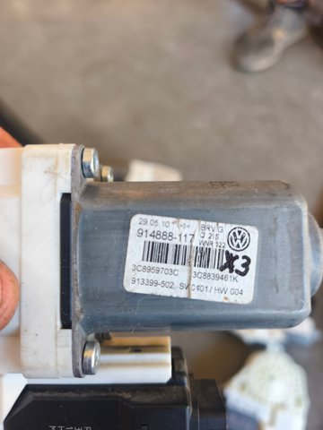 Склопідйомник задніх лівих дверей 3C8839461K VAG