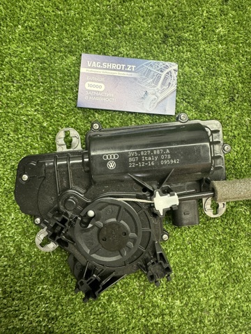 Актуатор замка багажника (задніх дверей) 3V5827887A VAG