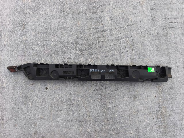 Кронштейн кріплення крила переднього лівого, передній 3V9807393 VAG
