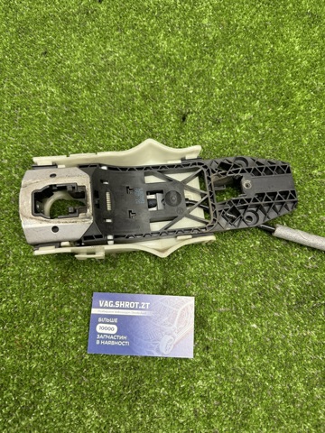 Тримач зовнішньої ручки дверей, передньої лівої 5L0837885B VAG