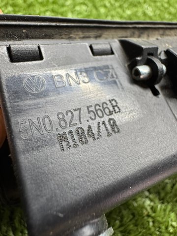 Ручка 3-х (5-х) дверей, зовнішня 5N0827566B VAG