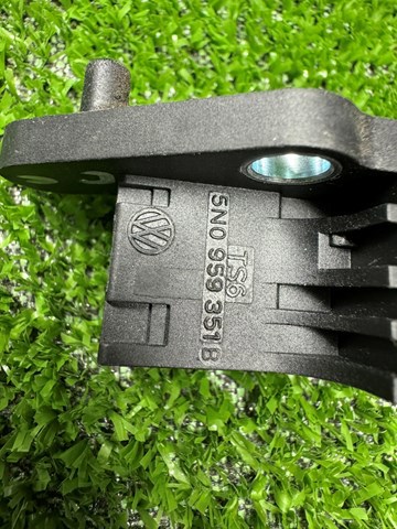 Датчик AIRBAG передній 5N0959351B VAG