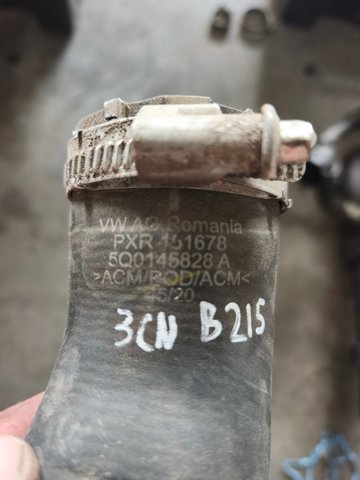 Патрубок повітряний, вихід з турбіни (наддув) 5Q0145828A VAG