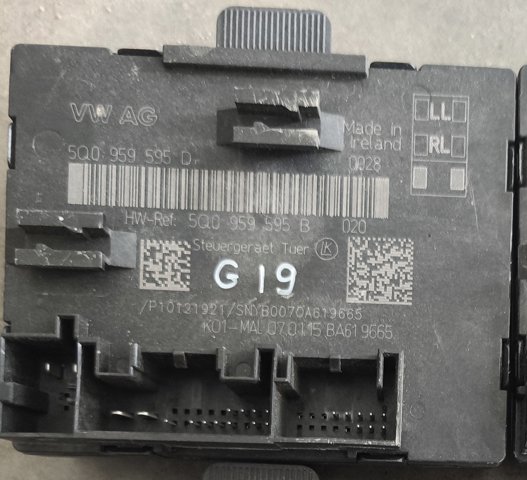 Блок комфорту задніх дверей 5Q0959595D VAG