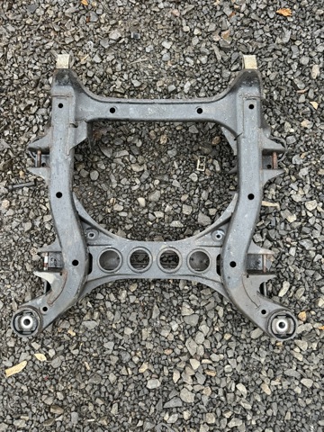 Передня балка 7L0499030Q VAG
