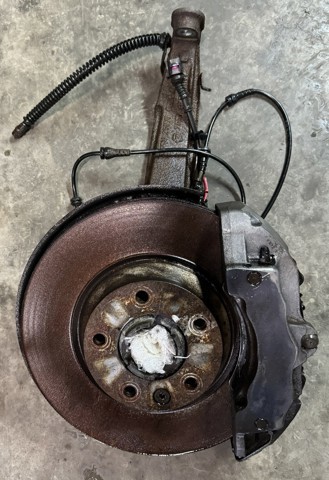 Цапфа передні праві 7L8407258A VAG