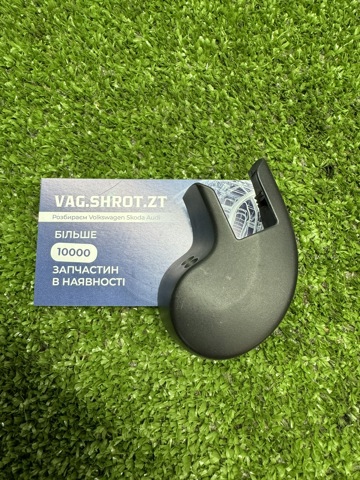 Заглушка гайки кріплення повідка заднього двірника 8K9955205 VAG