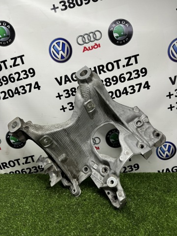 Кронштейн передньої балки 8W0399296E VAG