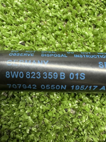 Амортизатор під капот 8W0823359B VAG