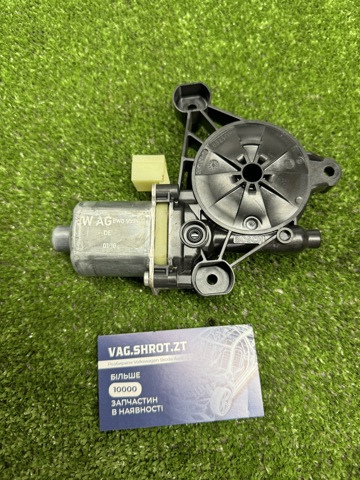 Мотор склопідйомника дверей задніх, правих 8W0959812 VAG