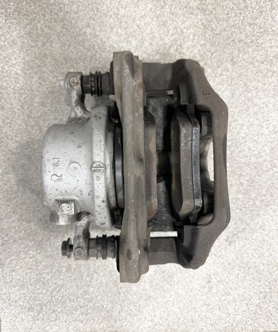 Скоба супорта переднього 34106882256 BMW