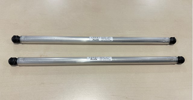 Деталі багажника (петлі і упор кришки) 4G8827857S VAG