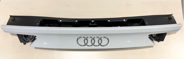 Нижня накладка 3-х дверей 4G8827987A VAG