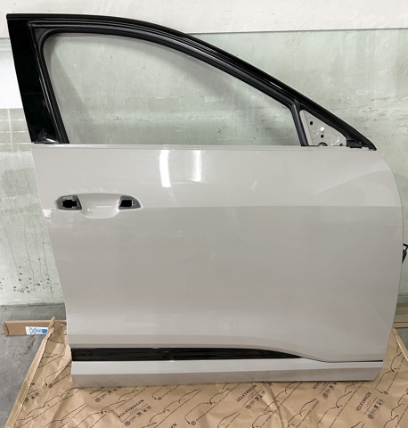 Пасажирські передні двері 4KE831052B VAG