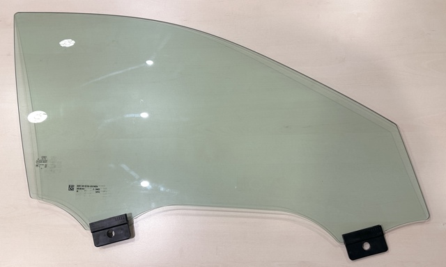 Скло передніх дверей, правою 4KE845022 VAG