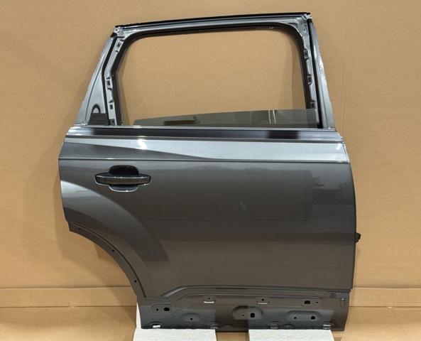 Двері задні в зборі 4M0833052E VAG