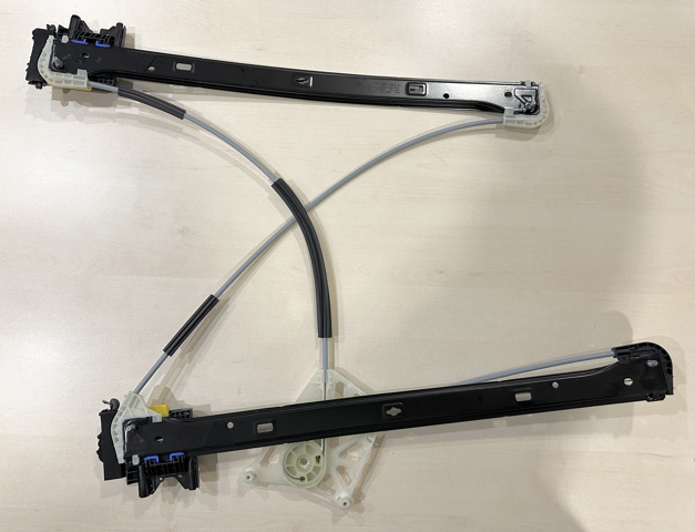 Склопідйомник передньої правої двері 4M0837462A VAG