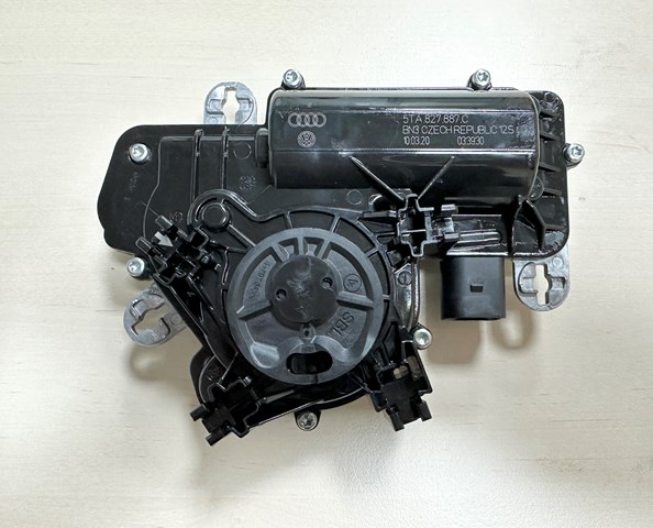 Актуатор замка ляди 5TA827887C VAG