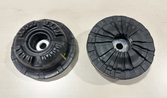 Подушка амортизатора переднього 8K0412377C VAG