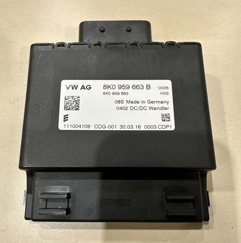 Стабілізатор напруги 8K0959663B VAG