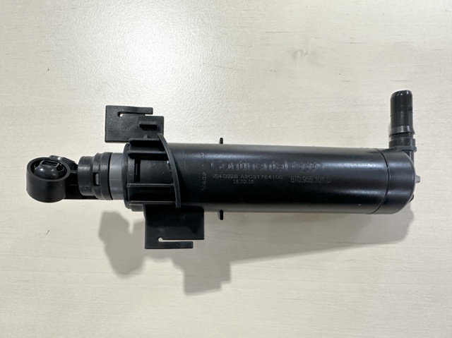 Форсунка омивача фари передньої, лівою 8T0955101D VAG