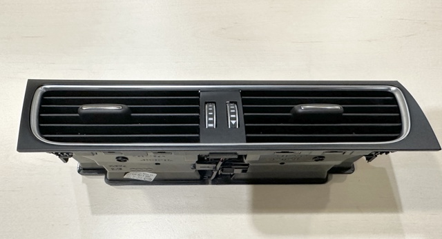 Решітка повітропровода 8T1820951EWVF VAG