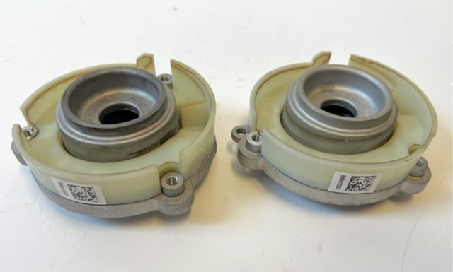 Подушка амортизатора переднього 8W0413333 VAG