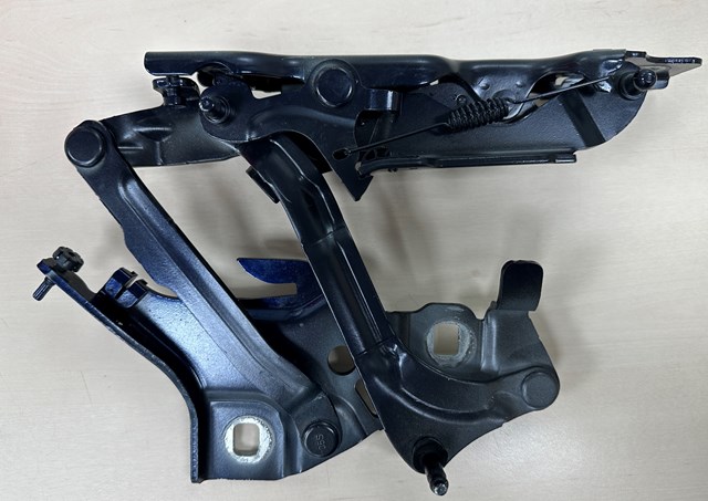 Петля капота, права 8W0823302E VAG