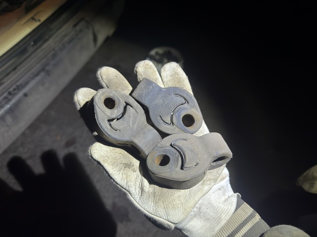 Подушка кріплення глушника MN135158 MITSUBISHI